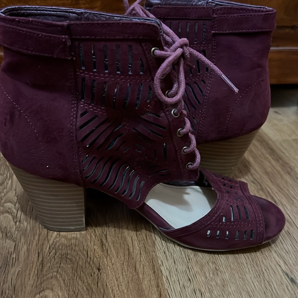 Laser cut Corset Booties 7.5 JustFab - Picture 9 of 12